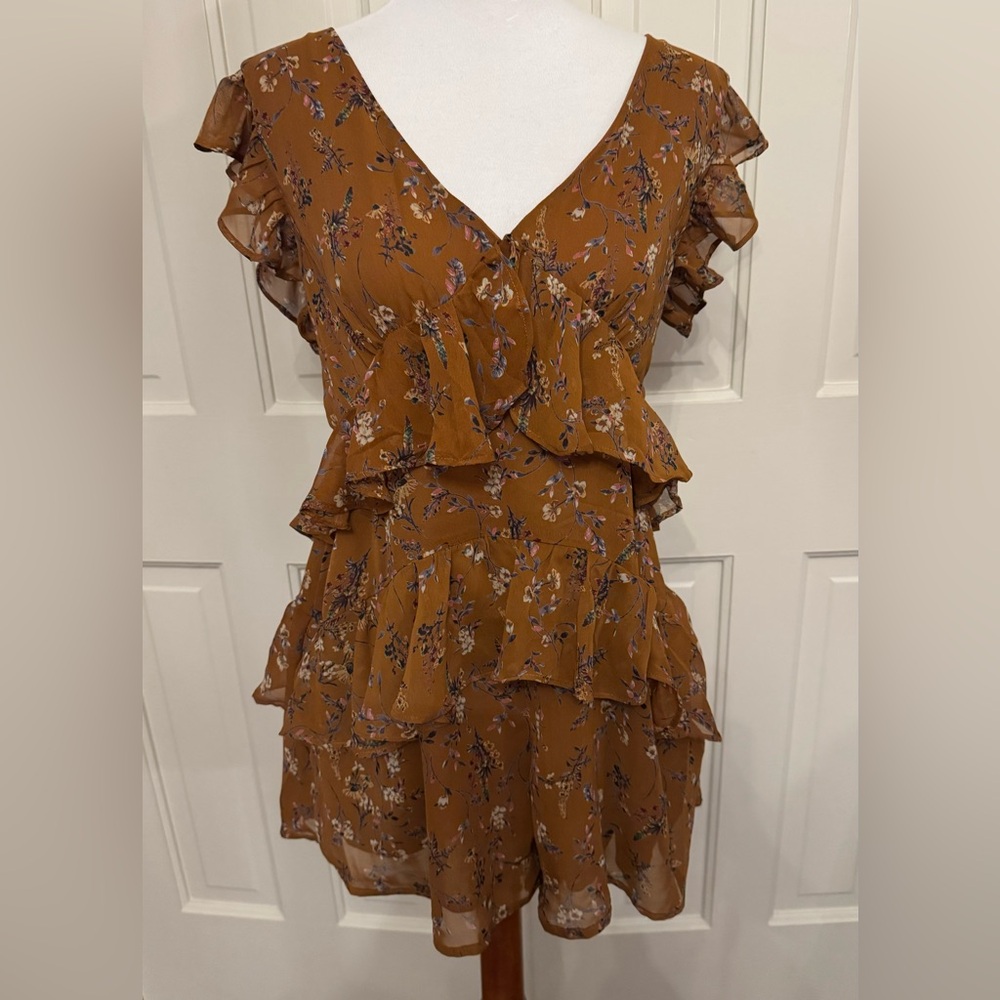 NWT Vestique Hills Are Alive v-neck tiered romper w/back zip, size M.